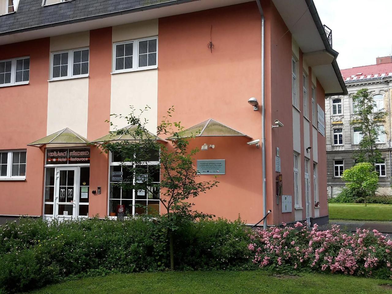 Vzdelavaci Stredisko A Hotel فارنسدورف المظهر الخارجي الصورة